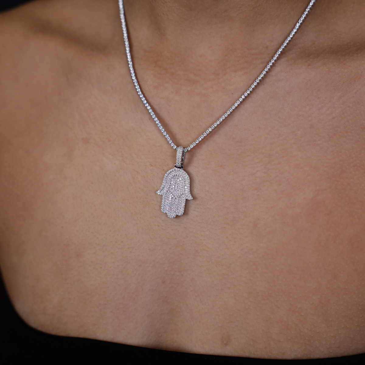 FATMA HAND PENDANT - WHITE GOLD